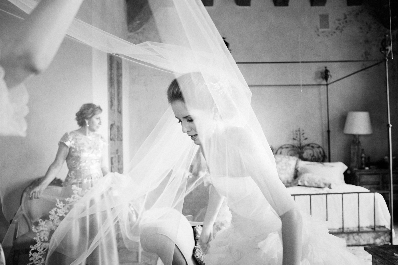 black and white wedding photographer